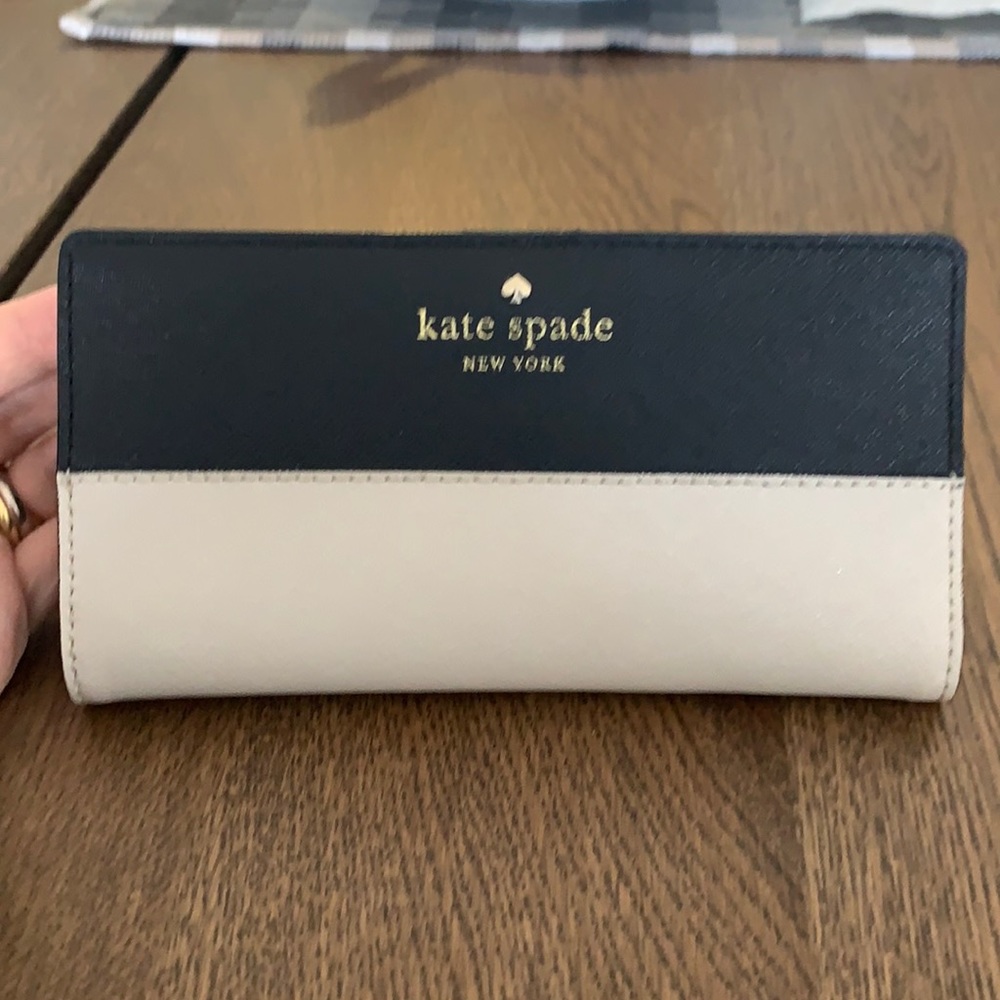 Kate Spade wallet black and off white